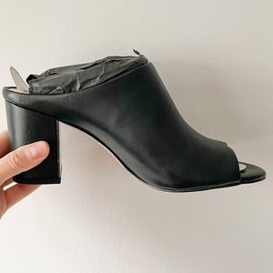 Karl Lagerfeld // Jensen Slide Sandal in Black